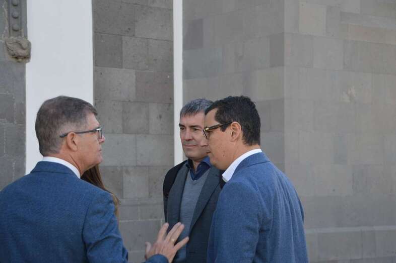 Fernando Clavijo, en una imagen de archivo, con el vicepresidente Pablo Rodríguez (Foto TA)